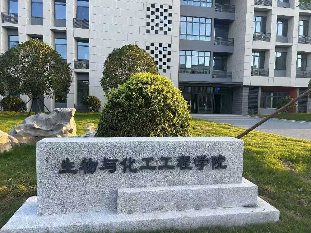 苏仙区扬州职业大学体育场高杆灯项目